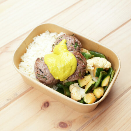 Koftas de Alcatra com Húmus, Salsa e Limão