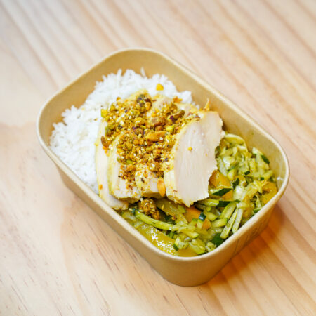 [A LA CARTE] - Frango no Forno com Mel, Limão e Dukkah de Avelã e Noz