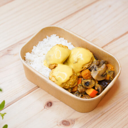 Almôndegas de Frango com Cenoura e Molho de Iogurte e Manga