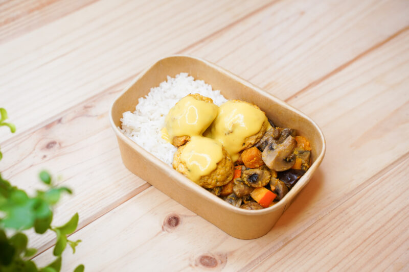 Almôndegas de Frango com Cenoura e Molho de Iogurte e Manga