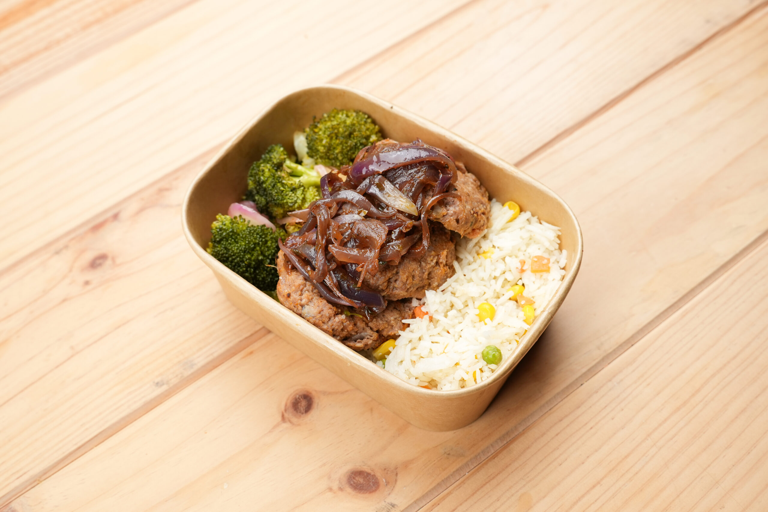 Hambúrguer de Alcatra e Batata Doce com Cebola Roxa Caramelizada