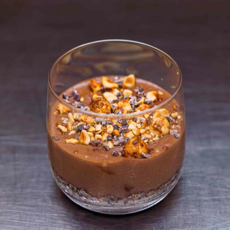Cheesecake Vegan de Cacau, Amendoins e Caramelo Salgado