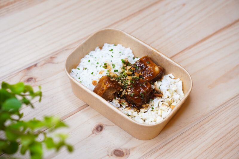 Cubos de Tofu Assados em Molho Teriyaki e Cebolinho