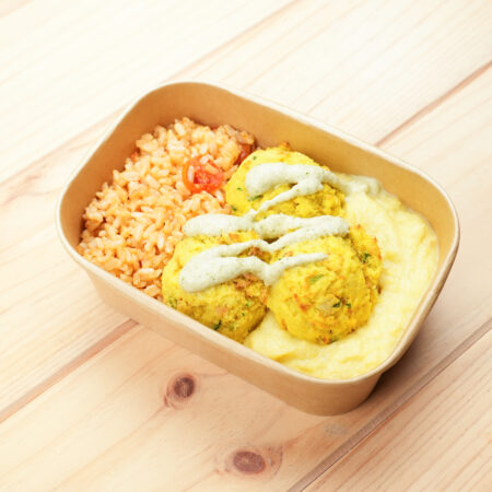 Bolinhas de Bacalhau com Mayo de Caju e Coentros