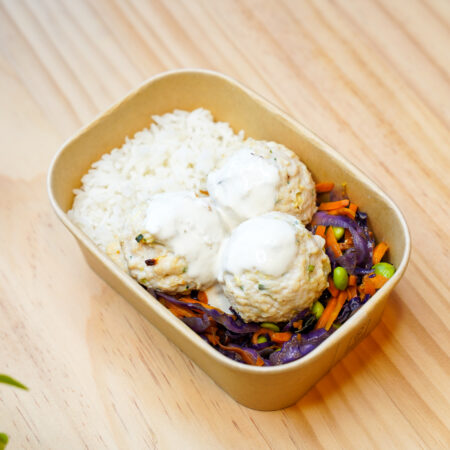 [A LA CARTE] - Almôndegas de Frango com Lima e Cebolinho com Molho Tahini