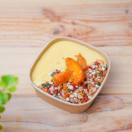 Aveia com Alperce, Curd de Maracujá e Granola com Framboesa e Bagas Goji