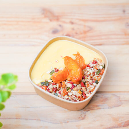 Aveia com Alperce, Curd de Maracujá e Granola com Framboesa e Bagas Goji