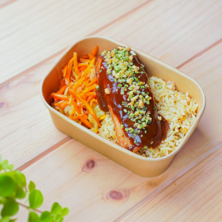 Filete de Salmão com Molho Teriyaki, Amendoim e Cebolinho