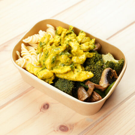 Frango Cremoso com Cúrcuma e Espinafres