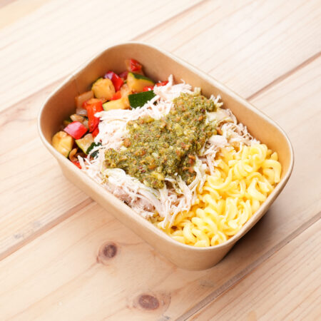 Desfiadinho de Frango com Molho Pesto