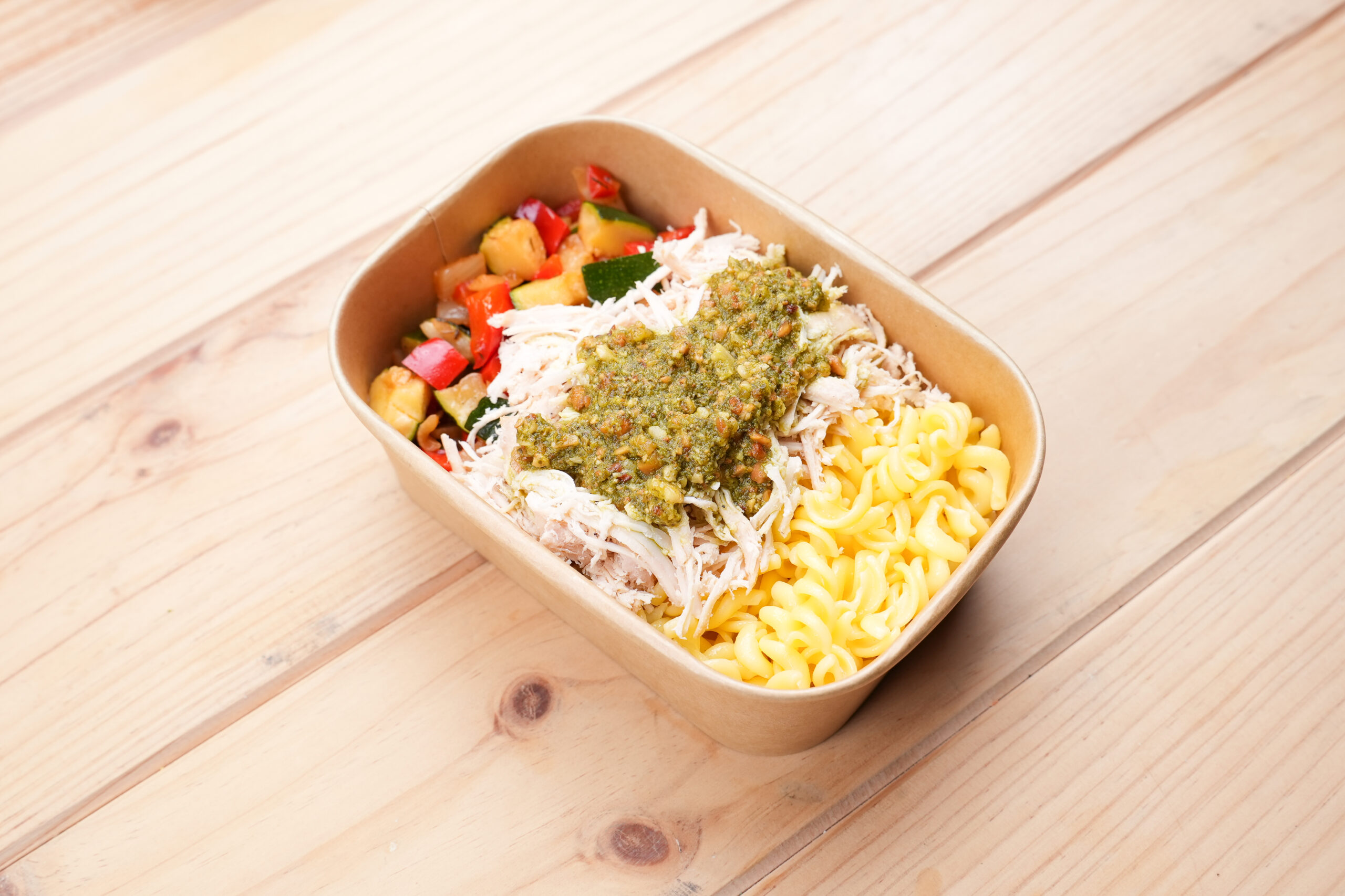 Desfiadinho de Frango com Molho Pesto