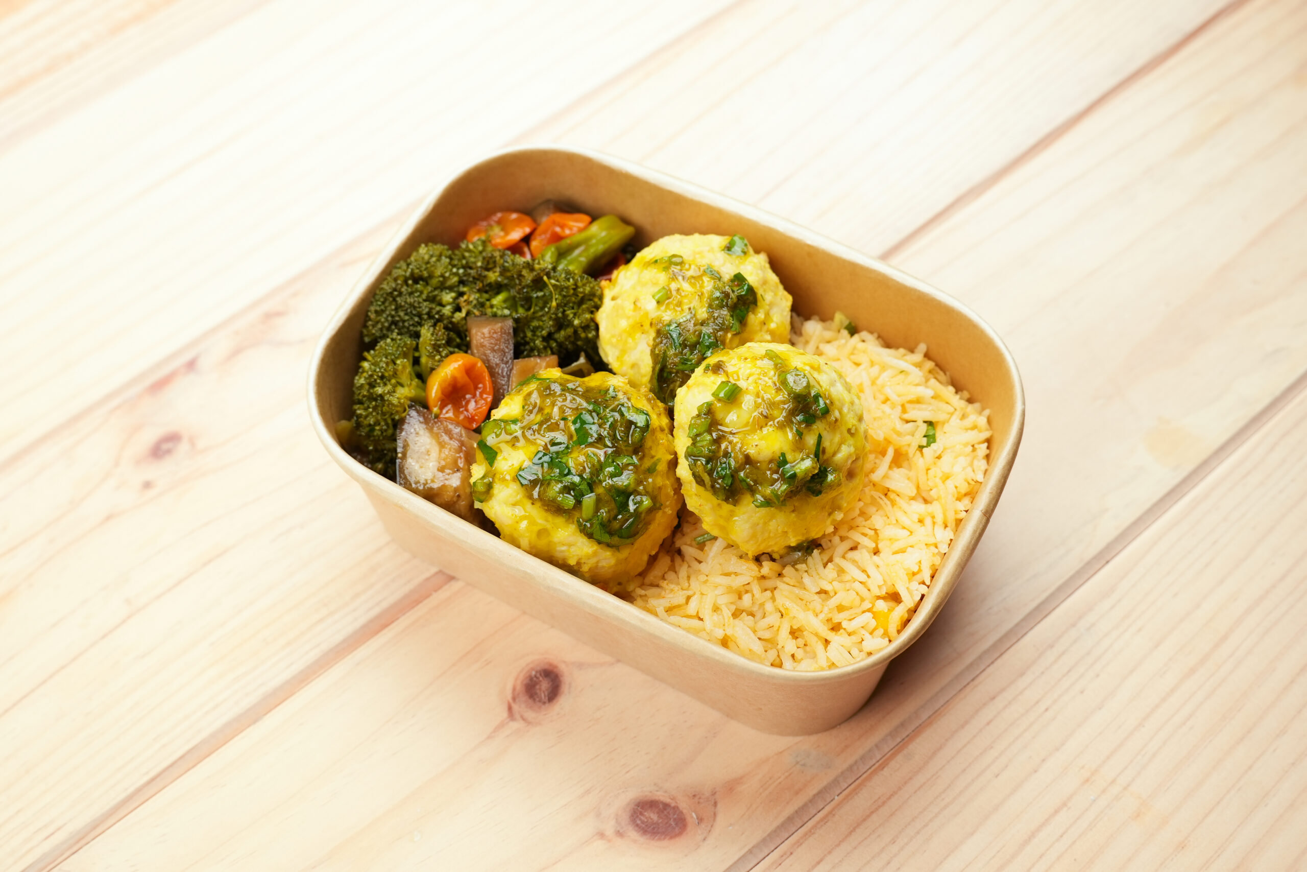 Almôndegas de Frango Cremosas com Molho Chimichurri