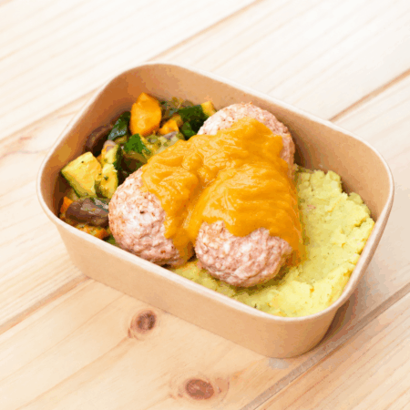 Almôndegas de Frango com Rúcula e Nozes e Molho de Abóbora, Mel e Miso